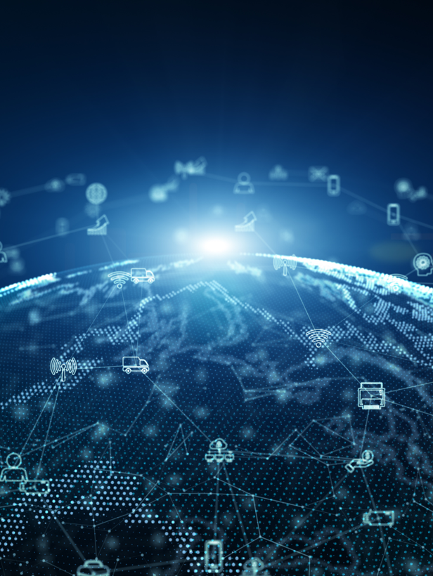 Een digitale wereldbol met verbonden iconen van communicatie en transport, die de globalisering en technologie symboliseert.